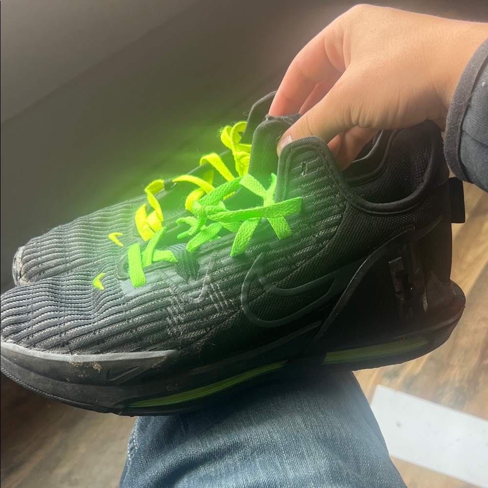 Nike Men's Lebron basketball shoes